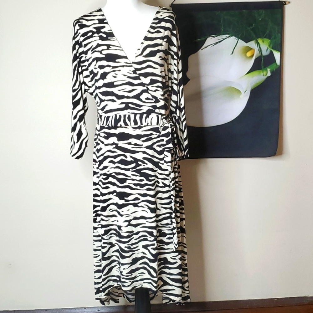 NWT Roaman's Animal Print V Neck Dress